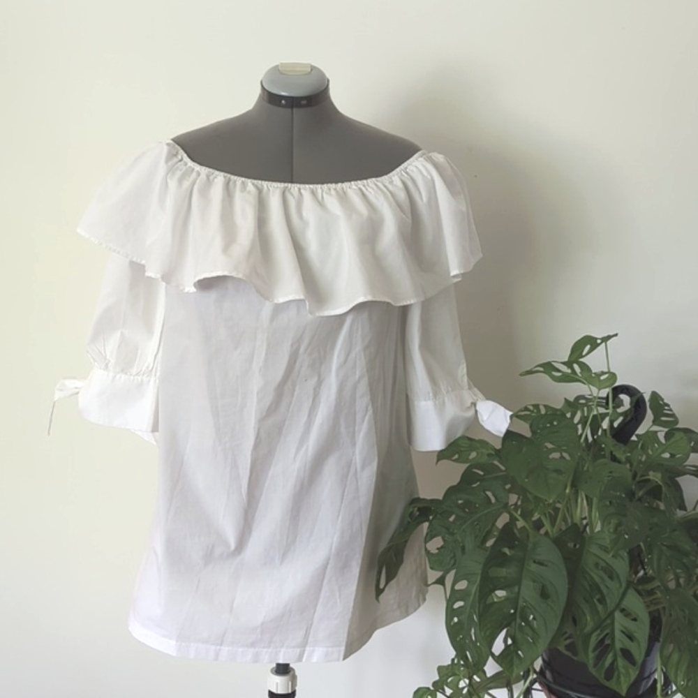 Off the shoulders Forever 21 blouse, size L